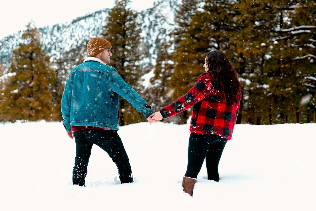 couple-in-winter-ryan-hoffman-uCbG29zk6mY-unsplash